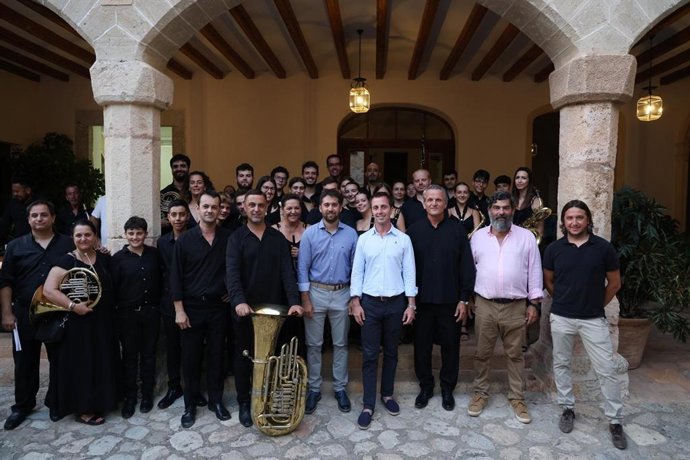 El Consell celebra el primer concierto de las 'Nits d'estiu a Raixa' con la Banda Municipal de Música de Santanyí