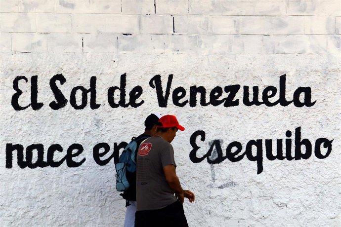 Archivo - Grafiti reivindicando la soberania venezolana del Esequibo.