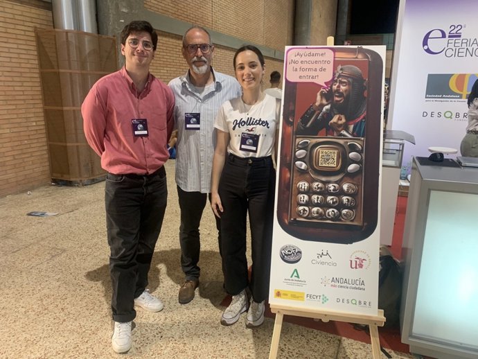 Archivo - Un grupo de investigadores de la Universidad de Sevilla (US) y la empresa Civiciencia han liderado un proyecto de ciencia ciudadana 'De pantallas a ventanas: un proyecto contra la desinformación digital'.