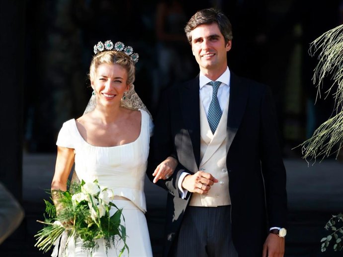 Miguel Matossian y Casilda de Nicolás abandonan la iglesia tras darse el sí quiero, a 28 de junio de 2025, en Toledo (España)