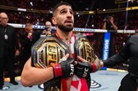Topuria noquea a Oliveira y logra su segundo cinturón de la UFC