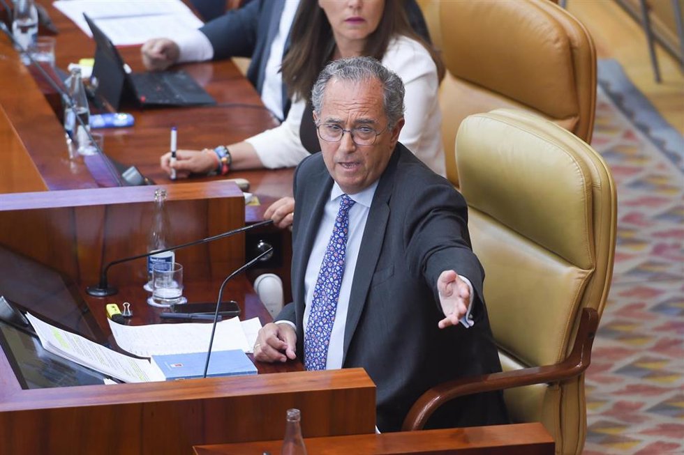 Archivo - El presidente de la Asamblea de Madrid, Enrique Ossorio, durante un pleno de la Asamblea de Madrid.