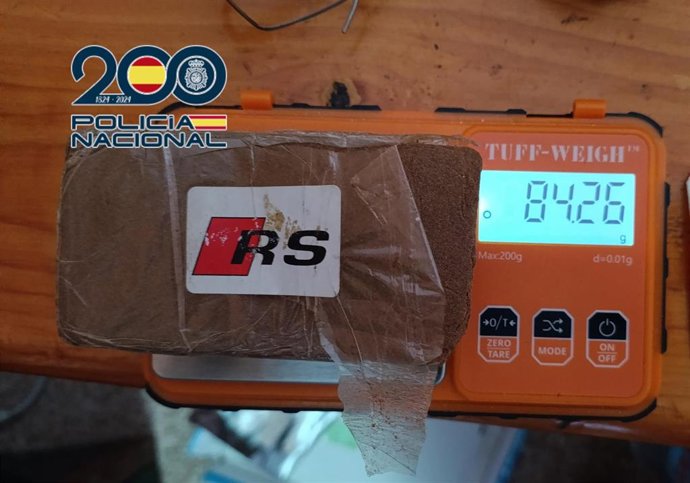 Cinco detenidos, entre ellos un menor de edad, tras desmantelar un punto de venta de droga en Elda (Alicante)