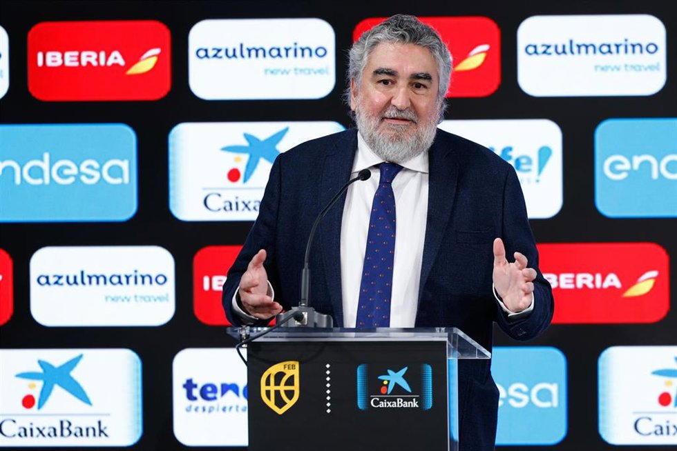 Archivo - José Manuel Rodríguez Uribes durante la presentación de la selección española femenina de baloncesto antes del Eurobasket