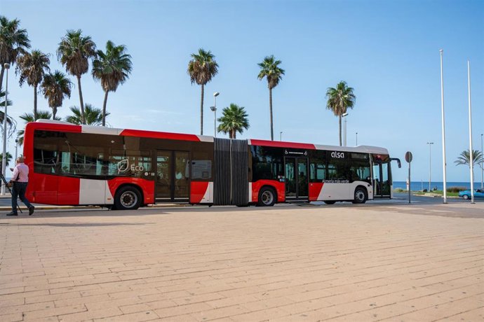 Archivo - Autobús urbano de Almería.