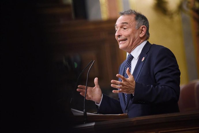 Archivo - El secretario general del Partido Comunista de España, Enrique Santiago, durante el pleno en el Congreso de los Diputados, a 21 de mayo de 2025, en Madrid (España). Durante la sesión de control, los grupos parlamentarios PP y VOX, han preguntado