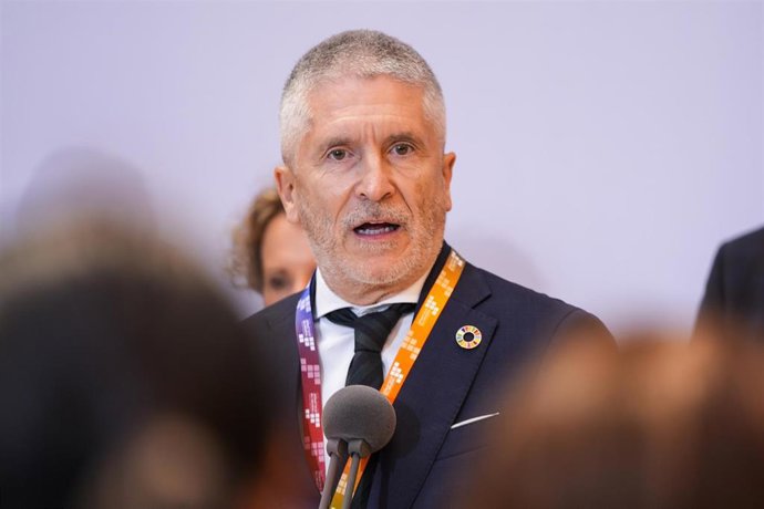 El ministro del Interior, Fernando Grande-Marlaska, atiende a los medios de comunicación tras la reunión plenaria del Centro de Coordinación (Cecor).