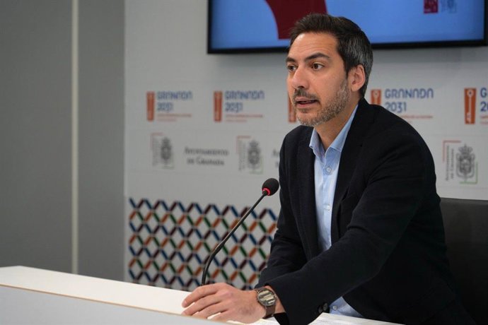 Archivo - El viceportavoz del Grupo Municipal Socialista en el Ayuntamiento de Granada, Eduardo Castillo, en una imagen de archivo 