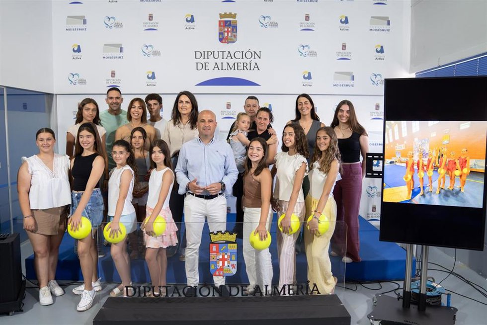 Encuentro con el Club La Comarca de gimnasia rítmica.