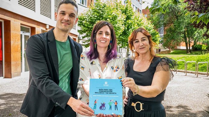 Unai Zabaleta, Andrea Gutiérrez e Iratxe Suberviola, coautores de la guía