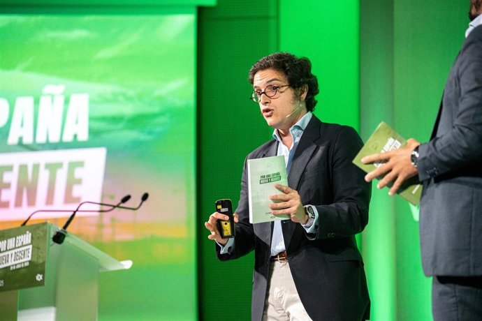 El diputado de Vox José María Figaredo interviene durante la presentación del programa económico y de vivienda de Vox, en el Auditorio Mutua Madrileña, a 29 de junio de 2025, en Madrid (España). 