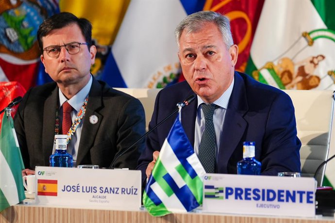 El alcalde de Sevilla, José Luis Sanz interviene durante la apertura de la 185ª reunión del Directorio de CAF.