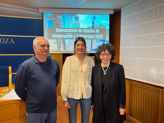 La diputada delegada de Cooperación al Desarrollo y Solidaridad, Nerea Marín, en el centro.