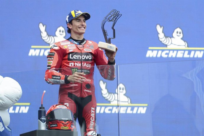 Archivo - Second place Marc Marquez of Spain and Ducati Lenovo Team during the podium ceremony of the 2025 MotoGP Michelin Grand Prix de France on May 11, 2025 at the Circuit Bugatti in Le Mans, France - Photo Jean Catuffe / DPPI