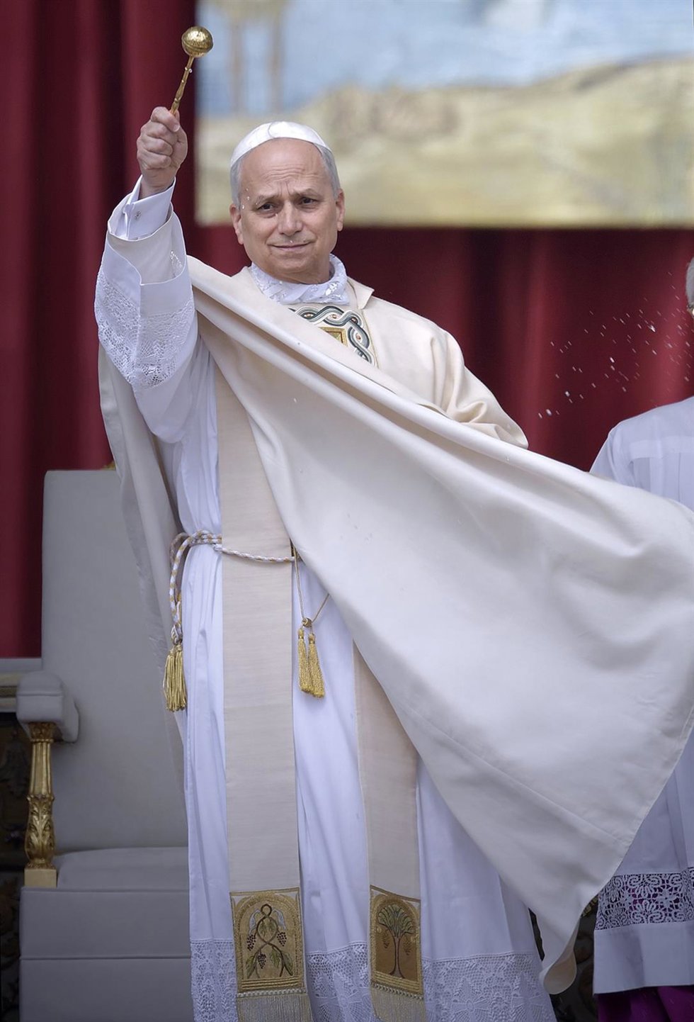 Archivo - El Papa León XIV durante la misa de inicio de su Pontificado, en la plaza de San Pedro, en la plaza de San Pedro, a 17 de mayo de 2025, en Ciudad del Vaticano. Con esta ceremonia se marca el inicio del ministerio petrino del estadounidense Rob