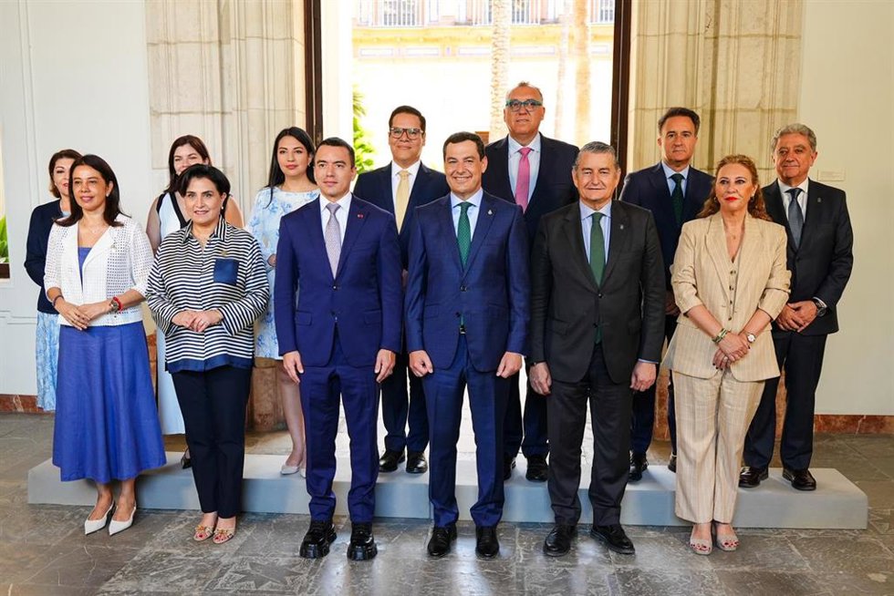 El presidente de la Junta de Andalucía, Juanma Moreno, y el presidente de Ecuador, Daniel Noboa, en el Palacio de San Telmo.