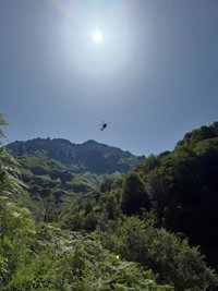Evacuada en helicóptero una senderista con fractura de tibia y peroné en Vega de Pas