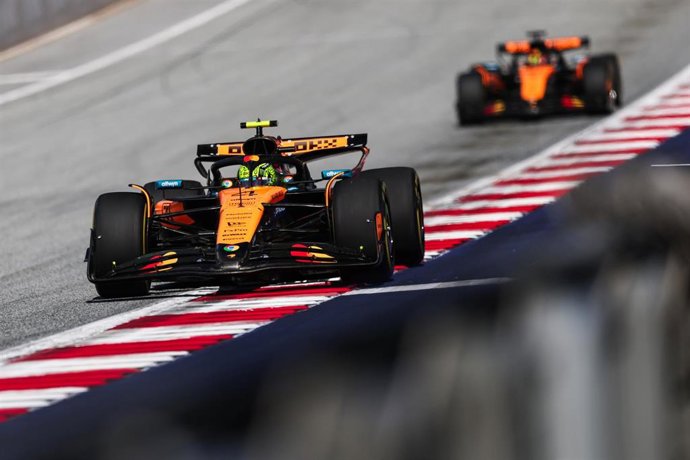 Lando Norris por delante de Oscar Piastri en Red Bull Ring