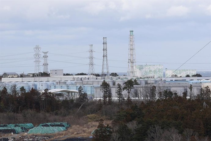 Archivo - Arquivo - 27 de fevereiro de 2024, Futaba, Fukushima, Japão: Vista da usina nuclear de Fukushima Daiichi (unidades 6 e 5) a partir da instalação de armazenamento provisório na cidade de Futaba. A Usina Nuclear de Fukushima Daiichi passou por um 