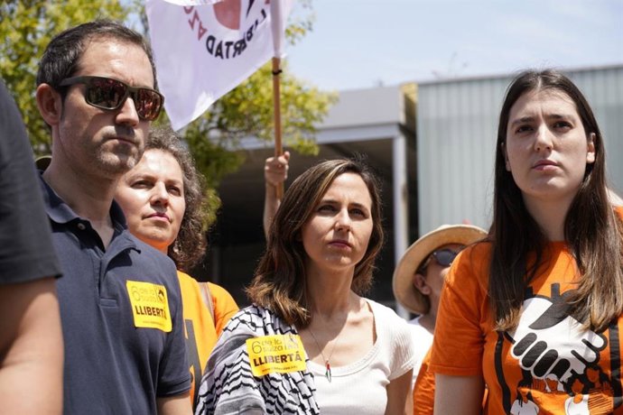 La secretaria general de Podemos, Ione Belarra, durante la manifestación por 'las seis de La Suiza' en Gijón.