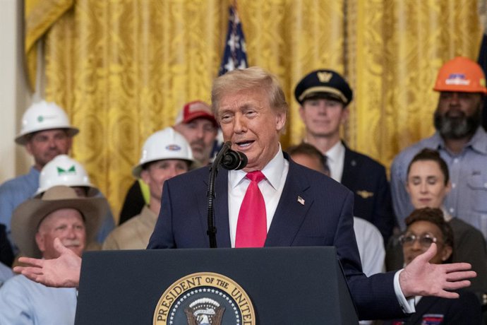 26 de junho de 2025, Washington, Distrito de Colúmbia, EUA: O presidente dos Estados Unidos, Donald J. Trump, discursa durante o "One, Big, Beautiful Event" no East Room da Casa Branca em Washington, DC, na quinta-feira, 26 de junho de 2025. Embora a Câma