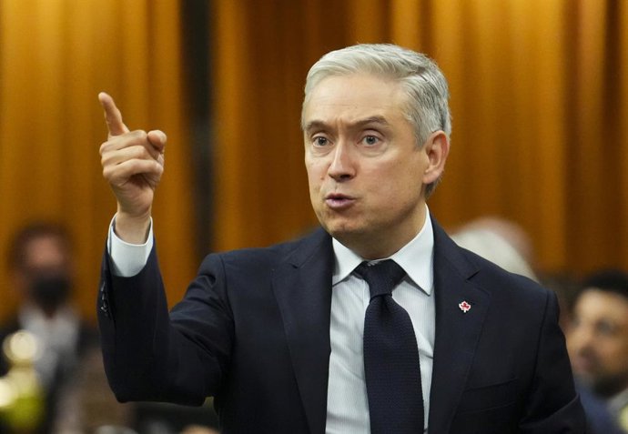 9 de junho de 2025, Ottawa, On, CANADÁ: O Ministro das Finanças e da Receita Nacional, Francois-Philippe Champagne, responde a uma pergunta durante o período de perguntas na Câmara dos Comuns, na Colina do Parlamento, em Ottawa, na segunda-feira, 9 de jun