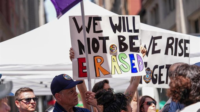 Pancarta durante la manifestación del Orgullo LGTBI en Nueva York