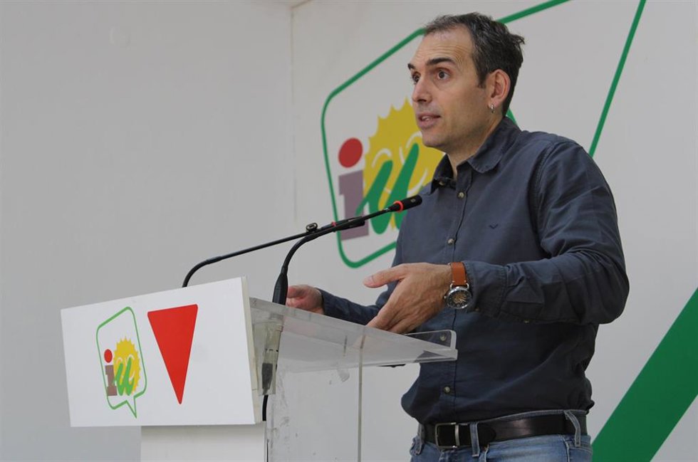 El coordinador general de IU Andalucía y diputado en el Congreso, Toni Valero, en rueda de prensa en Málaga