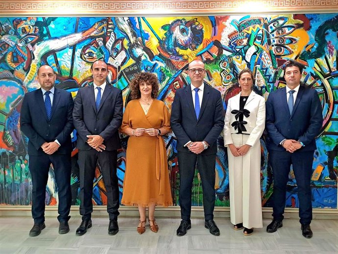 El consejero de Educación y Formación Profesional, Víctor Marín, presenta los presupuestos de la Consejería para 2025