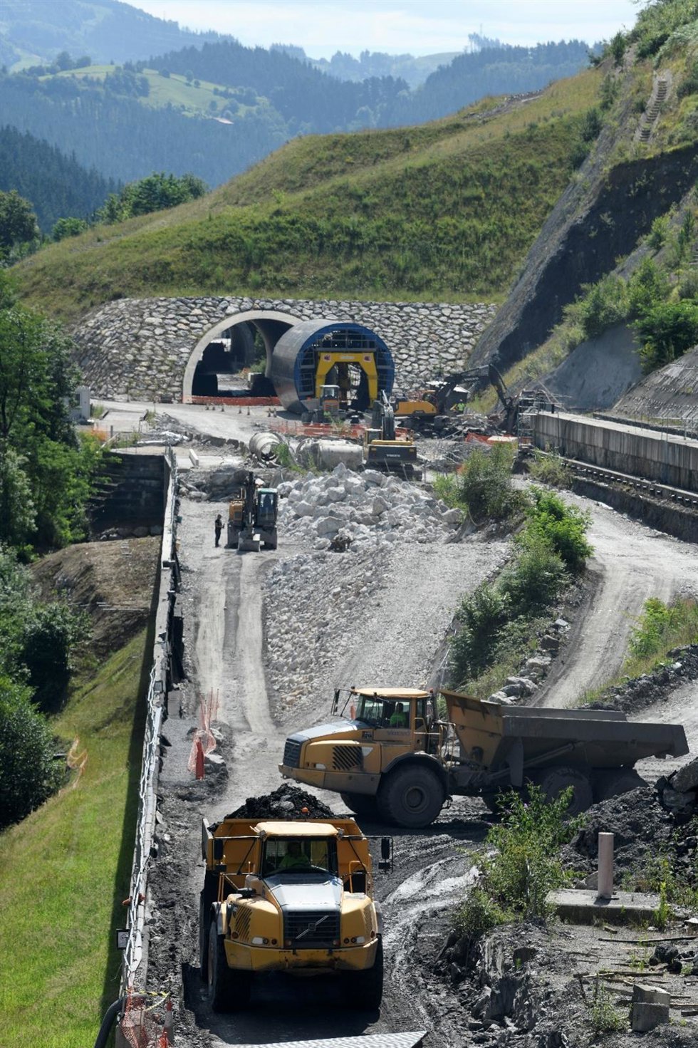 Transportes alcanza este año los 1.789 millones de euros licitados en el Corredor Atlántico y supera ya el total de 2024.