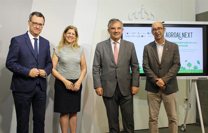 El consejero de Medio Ambiente, Universidades, Investigación y Mar Menor, Juan María Vázquez, tras la rueda de prensa sobre algunos de los avances del 'Plan Complementario Agroalnext-MU'