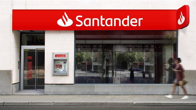 Archivo - Sucursal de Banco Santander.