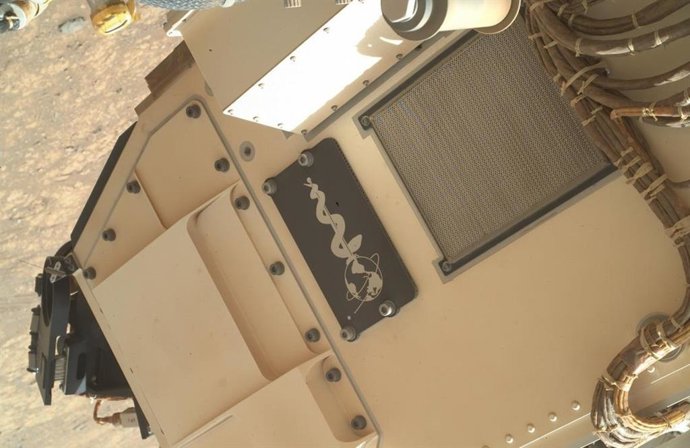 Imagem da vara de Esculápio no rover Perseverance
