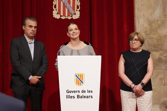 La presidenta del Govern, Marga Prohens, en la presentación del programa de becas de excelencia para estudiar en el extranjero.