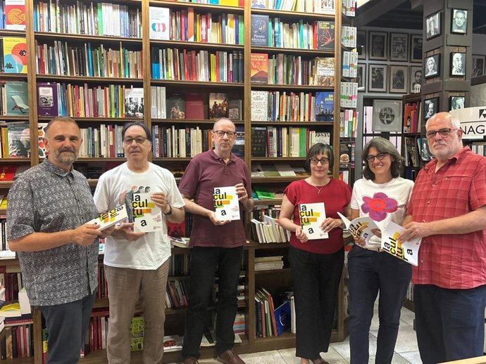 El presidente de la Fundación, Ignacio Fernández Herrero, y  la gestora cultural de la Fundación, María Luisa López Municio, en la presentación del Informe Cultural en Castilla y León 2025