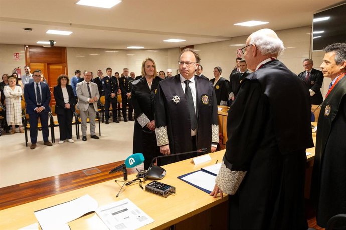 Archivo - Arquivo - Ou director xeral de Xustiza, José Tronchoni, asistirá á toma de posesión de Antonio Roma Valdés como fiscal xefe dá área de Santiago de Compostela.   foto xoán crespo