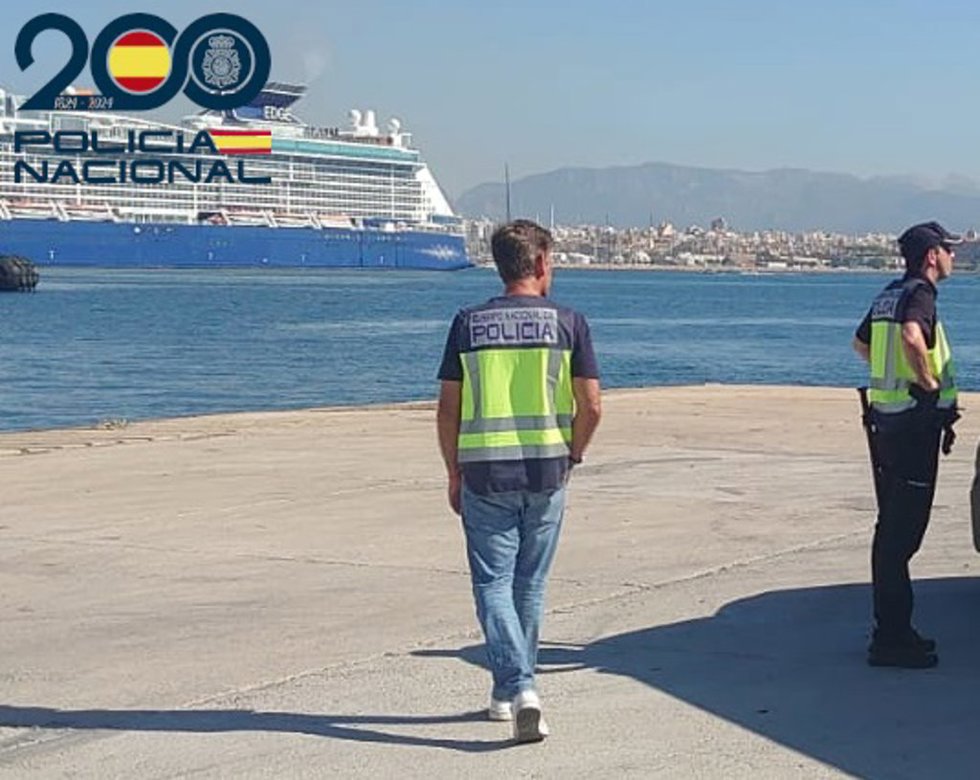Dos agentes de la Policía Nacional en Mallorca.