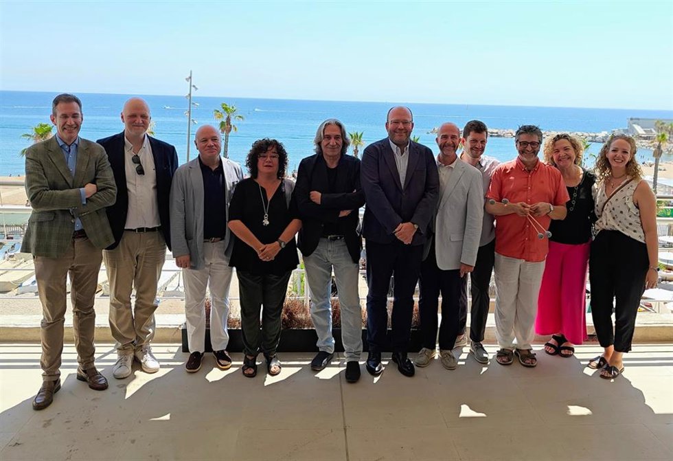 Foto de familia de los organizadores de 'Clssica a la platja'.