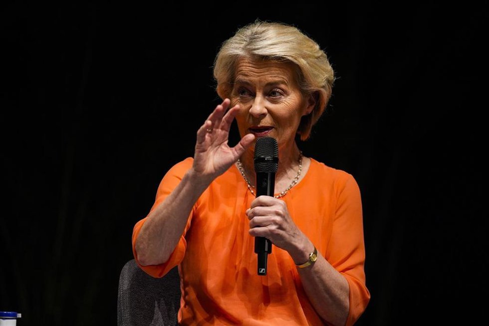 La presidenta de la Comisión Europea, Úrsula von der Leyen, en una imagen de 29 de junio en Sevilla, un día antes de inaugurarse la IV Conferencia Internacional para el Desarrollo de la ONU.