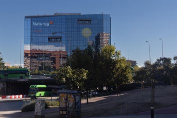 Archivo - Fachada de la sede de Naturgy, en Madrid (España).