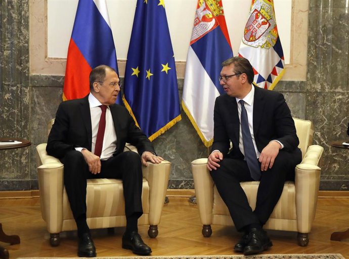 Archivo - El ministro ruso de Exteriores, Sergei Lavrov, y el presidente serbio, Aleksandar Vucic, en una imagen de archivo.