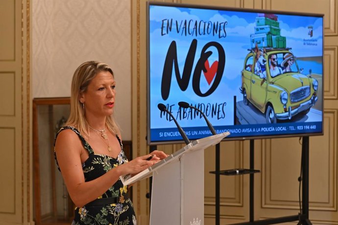 La concejala de Medio Ambiente y Bienestar Animal, María José Coca, en la presentación de la campaña contra el abandono de animales.