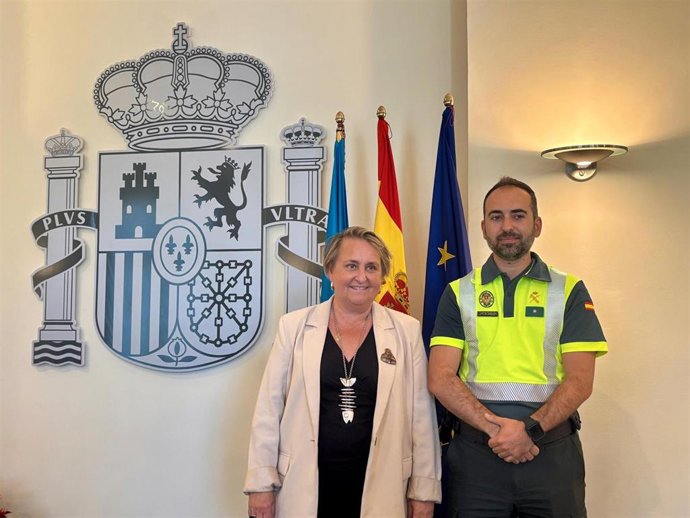 La jefa provincial de Tráfico de Asturias, Raquel Casado y el jefe del sector de agrupación de tráfico de la guardia civi, Gerardo Suárez.