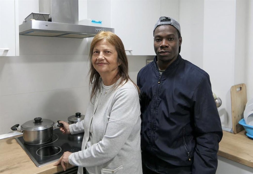 Beneficiarios del programa 'Una vivienda, un hogar' de Cáritas.