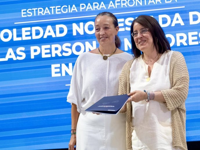 La consejera de Bienestar Social y Familia, Carmen Susín, junto a la justicia de Aragón, Concepción Gimeno.