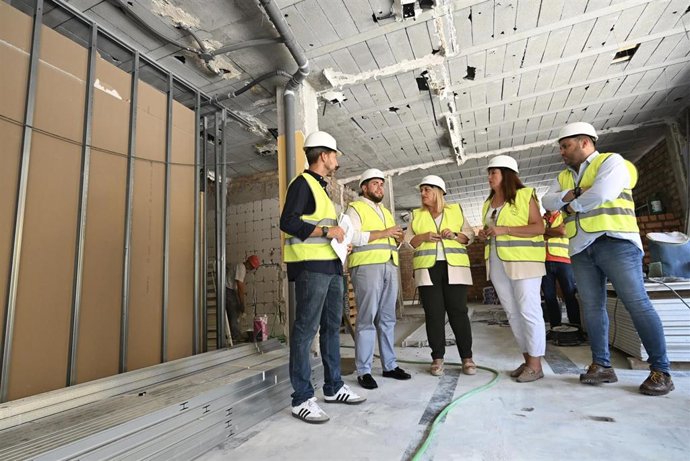 Visita de la Diputación de Granada y el Ayuntamiento de Las Gabias al inicio de las obras de ampliación de las oficinas de Servicios Sociales