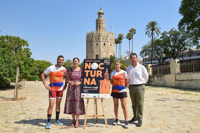 Silvia Pozo, en el acto de presentación del cartel y la camiseta de la Carrera Nocturna del Guadalquivir.