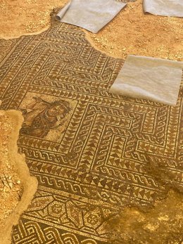 Imagen del nuevo mosaico descubierto en el yacimiento de El Picadero