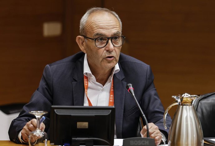 El director general d'À Punt, Francisco Aura, compareix en la Comissió de Radiotelevisió Valenciana i de l'Espai Audiovisual. A Les Corts, a 30 de juny del 2025, a València