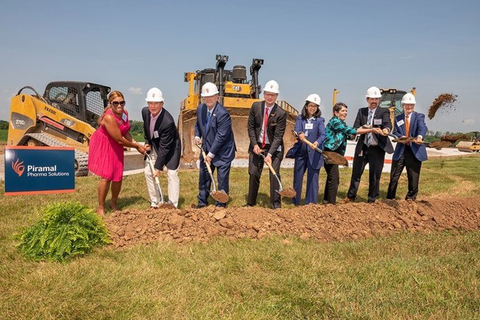 (L-R) Councilmember Shayla Lynch, J.D., District 2; Jeff Noel, Secretary, Kentucky Cabinet For Economic Development; Bob Quick, President And CEO Of Commerce Lexington; Peter Deyoung, CEO Of Piramal Global Pharma; Nandini Piramal, Chairperson Of Piramal P